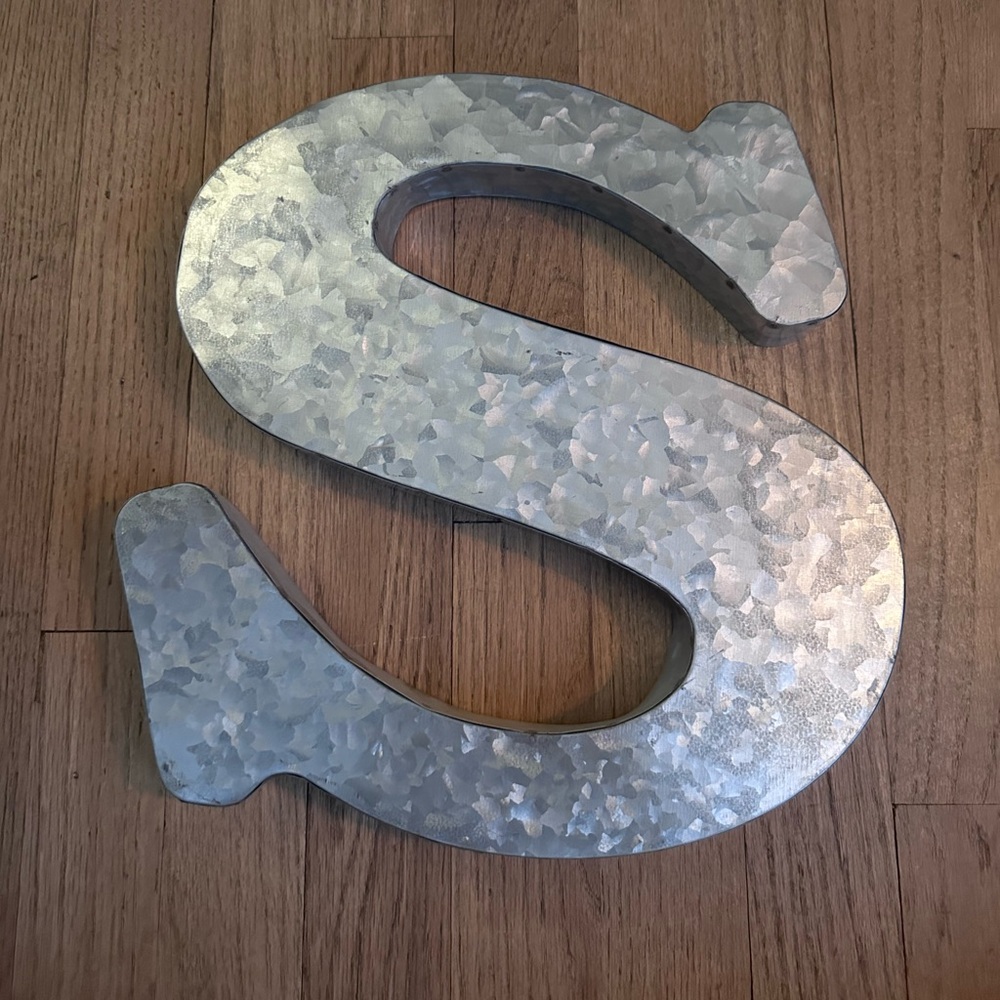 Aluminum Letter “S” decor